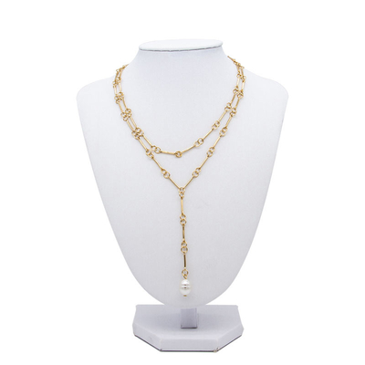 le catene dell'oro di 47mm la perla di Faux che della collana ciondola i cerchi rotondi progettano i gioielli di modo