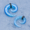 L'orecchio materiale acrilico tappa i tunnel si sviluppa a spirale colore blu brillante con i cerchi di cuoio